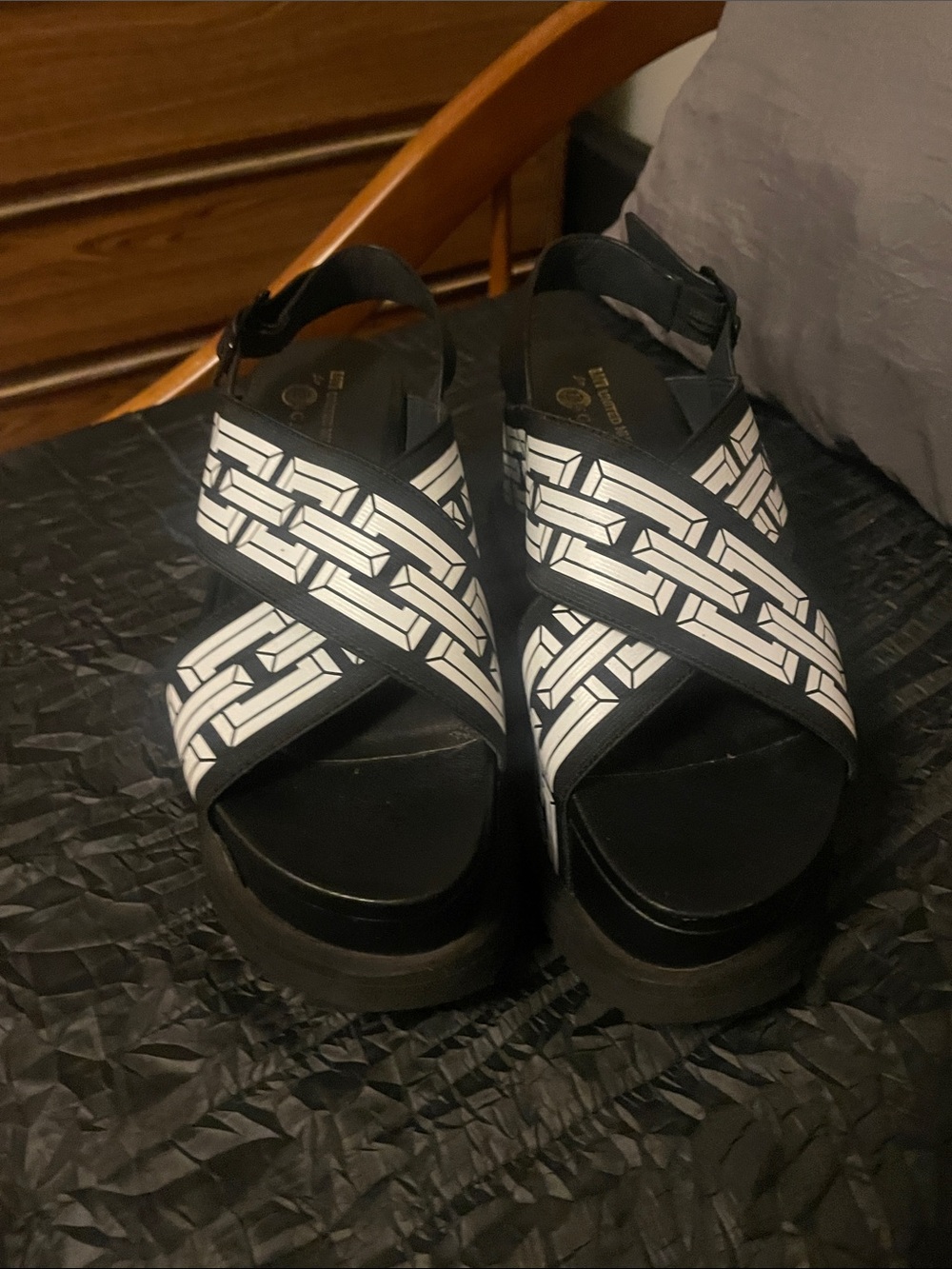 United Nude Black Platform Sandals with White Chain-Print Straps - Picture 16 of 17
